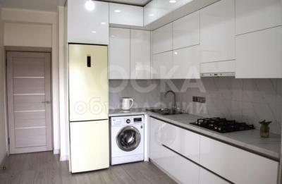 Продаю 1-комнатную квартиру, 52кв. м., этаж - 4/9, тихий центр.