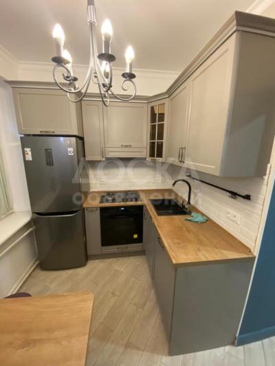 Продаю 4-комнатную квартиру, 82кв. м., этаж - 1/5, Калык Акиева\Рыскулова.