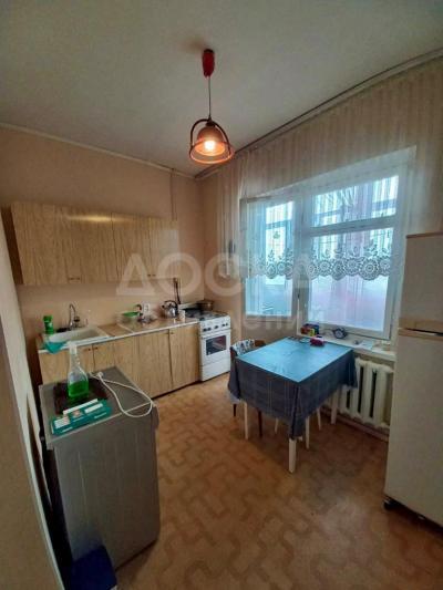 Продаю 1-комнатную квартиру, 38кв. м., этаж - 8/9, 6 мкрн.