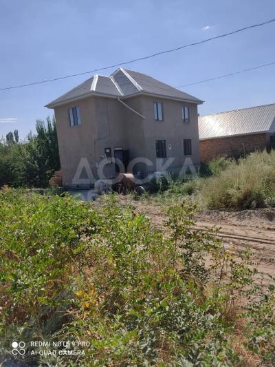 Продаю дом 4-ком. 100кв. м., этаж-2, 4-сот., стена кирпич, Аламединский рынок.