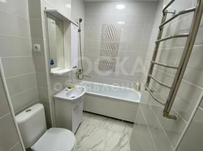 Продаю 2-комнатную квартиру, 66кв. м., этаж - 4/10, 5 мкрн.