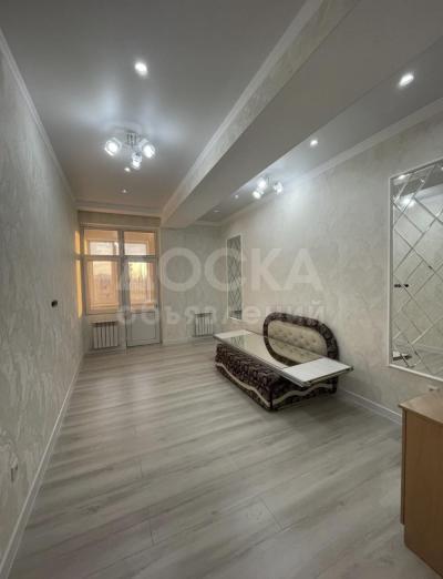 Продаю 1-комнатную квартиру, 53кв. м., этаж - 3/10, Восток-5 .