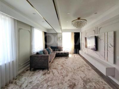 Продаю 3-комнатную квартиру, 108кв. м., этаж - 8/12, мкр. Восток-5, ул. Кийизбаева.