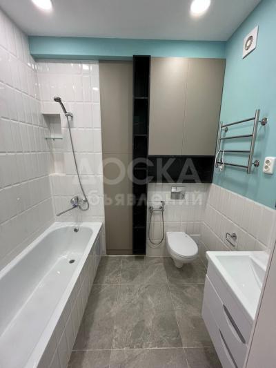 Продаю 1-комнатную квартиру, 58кв. м., этаж - 4/15, тихий центр.