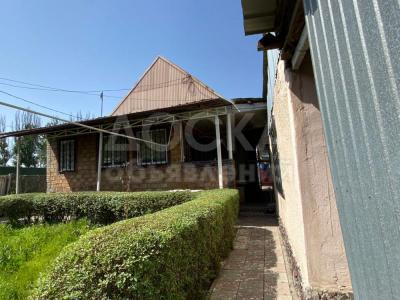 Продаю дом 7-ком. 75квкв. м., этаж-1, 5-сот., стена кирпич, Тоголок Молдо перес Фере.