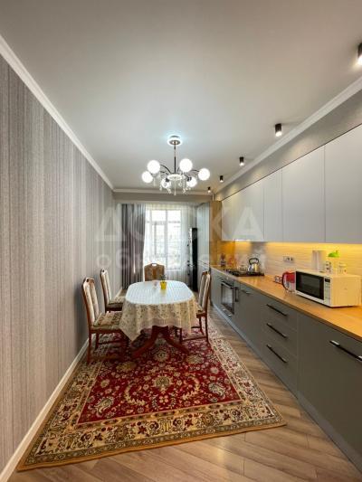 Продаю 2-комнатную квартиру, 78кв. м., этаж - 4/9, тихий центр.