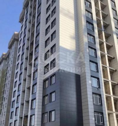 Продаю 1-комнатную квартиру, 42кв. м., этаж - 10/15, Ахунбаева/ Тыналиева.