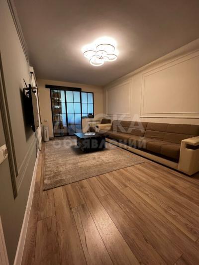 Продаю 3-комнатную квартиру, 10кв. м., этаж - 2/4, 5 микрорайон.