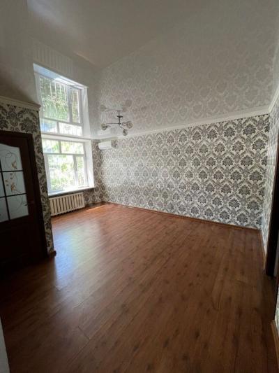 Продаю 2-комнатную квартиру, 40кв. м., этаж - 1/3, Белинка/Ахунбаева.