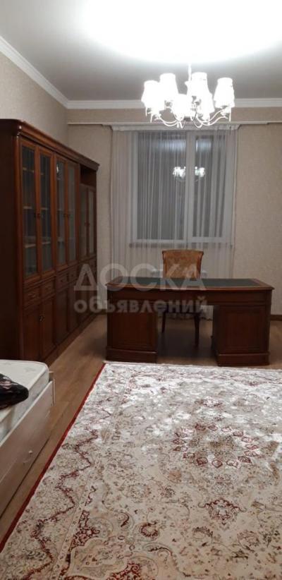 Продаю 4-комнатную квартиру, 170кв. м., этаж - 4/13, сквер Горького.