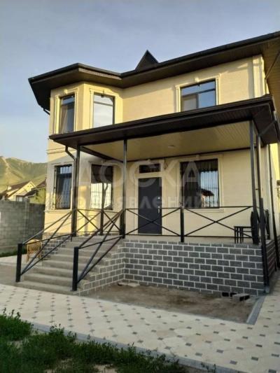 Продаю дом 6-ком. 150кв. м., этаж-2, 4.5-сот., стена кирпич, район городка "ХайЛэнд" (верхний Кок-Жар, начало Бешкунгея) - 195.000$ .