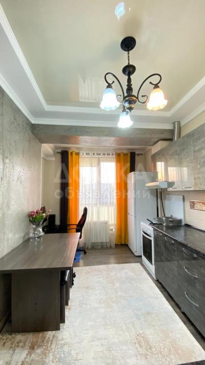 Продаю 1-комнатную квартиру, 46кв. м., этаж - 2/12, 5 мкр.