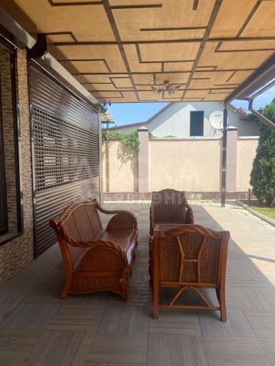 Продаю дом 8-ком. 320кв. м., этаж-2, 5,5-сот., стена кирпич, Церковь.