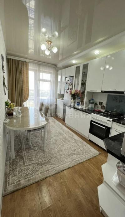 Продаю 2-комнатную квартиру, 71кв. м., этаж - 10/12, Тунгуч.