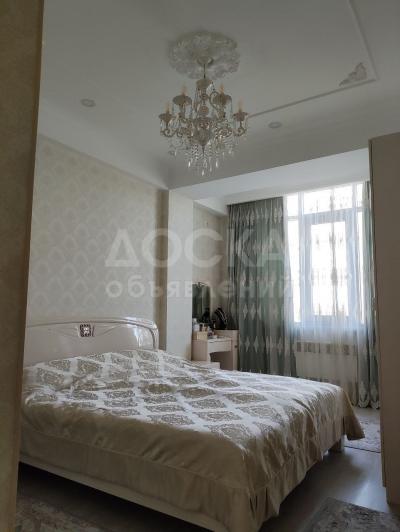 Продаю 4-комнатную квартиру, 119кв. м., этаж - 2/12, Асанбай мкр .