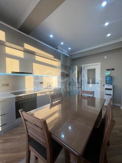 Продаю 3-комнатную квартиру, 107кв. м., этаж - 8/9, Джал.