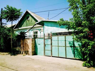 Продаю дом 6-ком. 78кв. м., этаж-1, 4-сот., стена шлакоблок, Учкурганская.