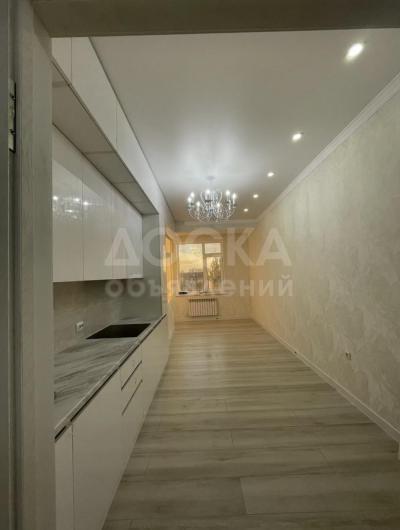 Продаю 1-комнатную квартиру, 53кв. м., этаж - 3/10, Восток-5 .