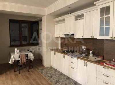 Продаю 2-комнатную квартиру, 67кв. м., этаж - 6/10, тихий центр.