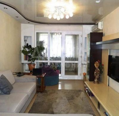 Продаю 3-комнатную квартиру, 58кв. м., этаж - 4/4, 7 мкр.