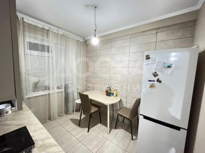 Продаю 2-комнатную квартиру, 62кв. м., этаж - 1/9, ала арча тц.