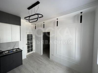 Продаю 1-комнатную квартиру, 42кв. м., этаж - 4/14, Бишкек, Джал 15 м-н, Ахунбаева/Тыналиева.