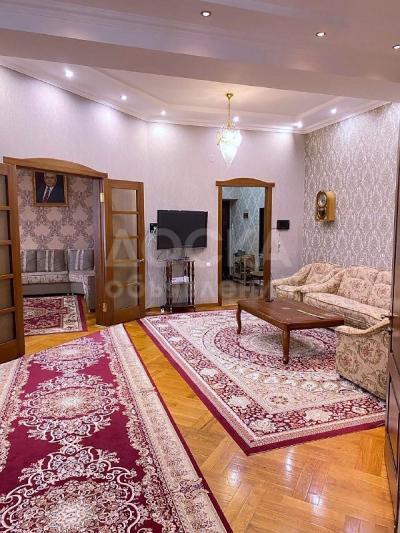 Продаю 4-комнатную квартиру, 211кв. м., этаж - 4/7, ул. Киевская - Турусбекова.