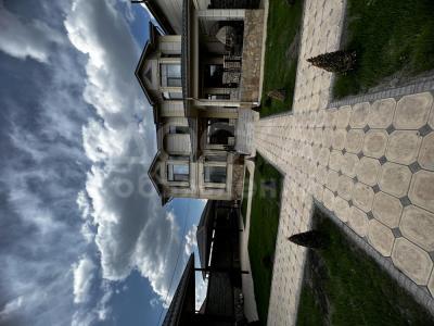 Продаю дом 7-ком. 310кв. м., этаж-2, 6-сот., стена кирпич, Садырбаева/ Бердибаева .