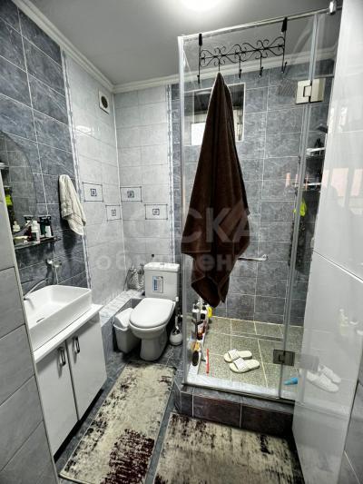 Продаю дом 7-ком. 300кв. м., этаж-2, 4-сот., стена кирпич, гоин.