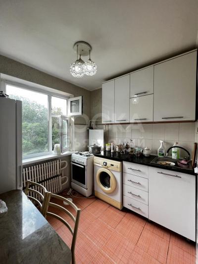 Продаю 3-комнатную квартиру, 58кв. м., этаж - 4/4, 6 мкр.