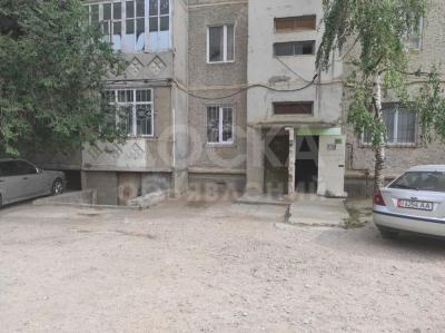 Продаю 3-комнатную квартиру, 75кв. м., этаж - 1/5, 3 мкр. д 99.