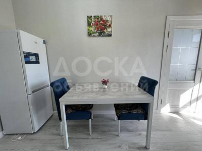 Продаю 1-комнатную квартиру, 42кв. м., этаж - 4/13, Карпинка/ Фрунзе.