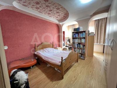 Продаю 4-комнатную квартиру, 112кв. м., этаж - 5/10, Джал.