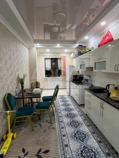 Продаю 2-комнатную квартиру, 77кв. м., этаж - 8/10, Джал.