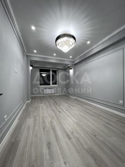 Продаю 1-комнатную квартиру, 42кв. м., этаж - 5/12, Восток-5 .