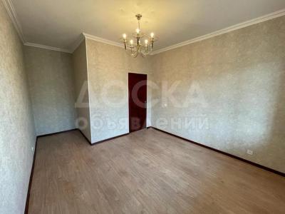 Продаю 2-комнатную квартиру, 53кв. м., этаж - 4/5, 10 мкрн.