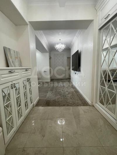 Продаю 3-комнатную квартиру, 135кв. м., этаж - 10/13, 1000 мелочей.