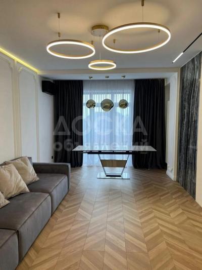 Продаю 4-комнатную квартиру, 120кв. м., этаж - 3/12, ТРЦ Ала Арча.