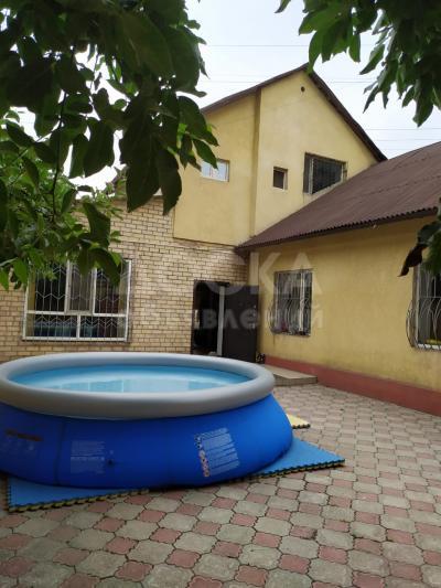 Продаю дом 5-ком. 200кв. м., этаж-2, 7-сот., стена кирпич, Азия - Мол   Горького - Белинского.