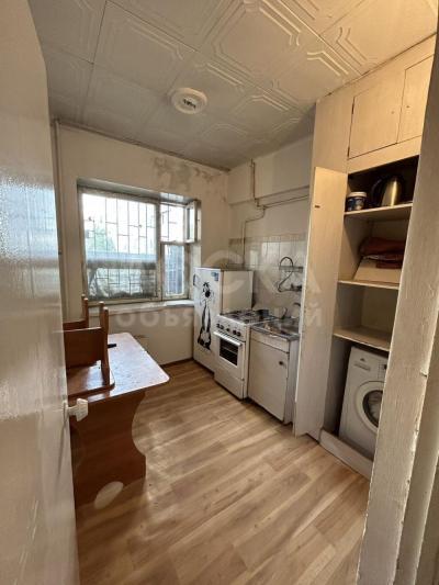 Продаю 1-комнатную квартиру, 30кв. м., этаж - 2/6, Золотой Квадрат .