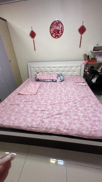 Продаю двухспальную кровать в хорошем состоянии