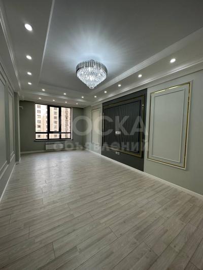 Продаю 3-комнатную квартиру, 104кв. м., этаж - 4/13, Асанбай.