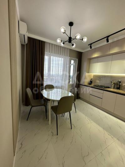 Продаю 3-комнатную квартиру, 97кв. м., этаж - 9/9, ала арча тц.