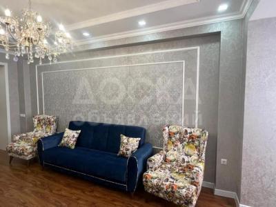 Продаю 2-комнатную квартиру, 83кв. м., этаж - 8/10, Боконбаева/Раззакова.