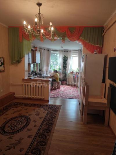 Продаю 3-комнатную квартиру, 75кв. м., этаж - 1/5, г Чолпон Ата 3 мкр. д 99.