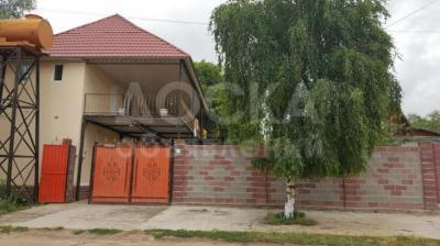 Продаю дом 6-ком. 200кв. м., этаж-2, 10-сот., стена кирпич, с. Бостери.