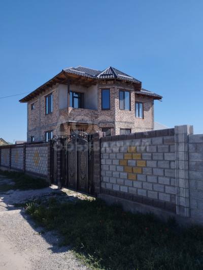 Продаю дом 5-ком. 190кв. м., этаж-2, 4-сот., стена кирпич, Новопавловка .