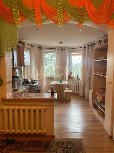 Продаю 3-комнатную квартиру, 75кв. м., этаж - 1/5, г Чолпон Ата 3 мкр. д 99.