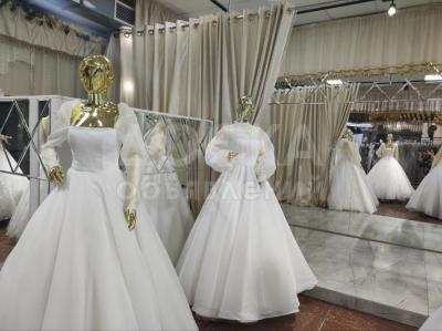 Продаю готовый раскрученный бизнес! Продажа и прокат свадебных платий и платий на кыз узатуу! Салон находится в торговом центре Беш Сары Сити. Место в аренде. Бизнес очень прибильный и актуальный. Место очень хорошая, клиентская база обеспечена и постоянн