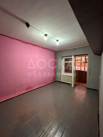 Продаю 1-комнатную квартиру, 30кв. м., этаж - 5/5, 7 микрорайон.